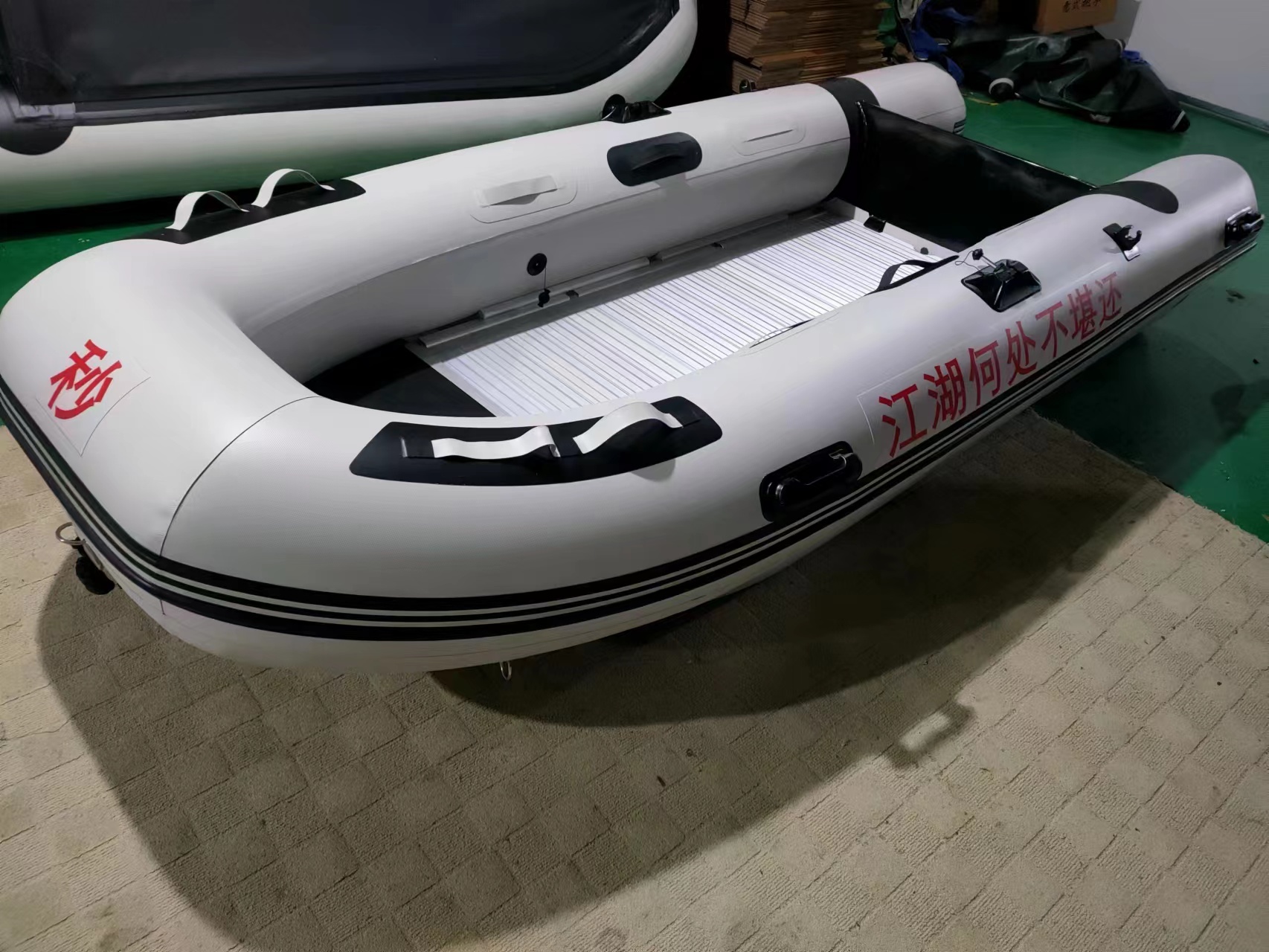 Rubber boats, high-speed assault boats, fishing boats, inflatable kayaks, can be attached to the outboard